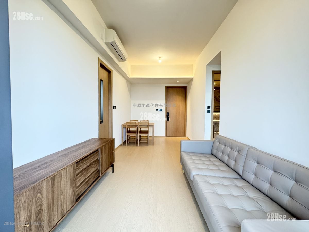 In One Rental 2 Bedrooms , 1 Bathroom 522 ft²