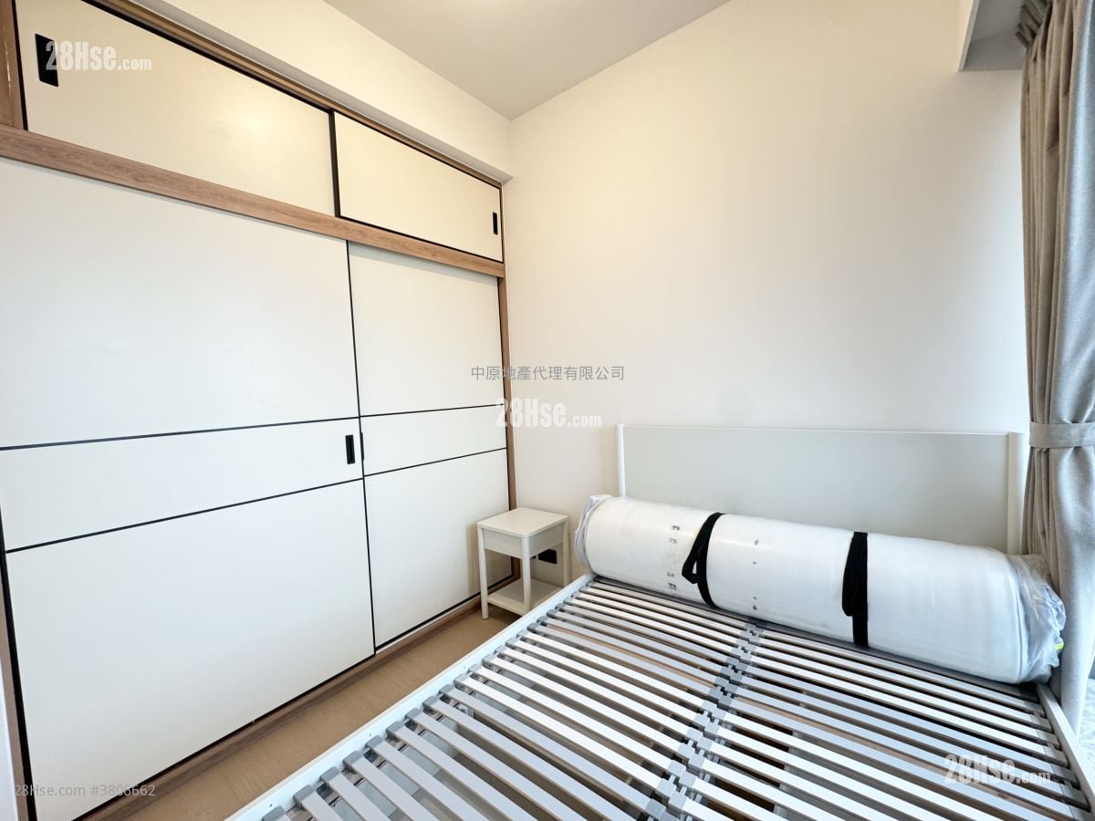 In One Rental 2 Bedrooms , 1 Bathroom 522 ft²