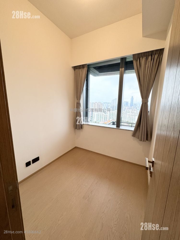 In One Rental 2 Bedrooms , 1 Bathroom 522 ft²