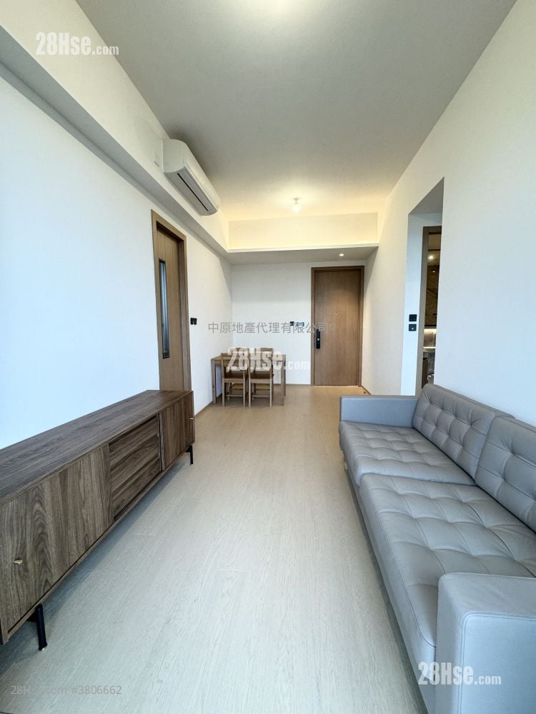 In One Rental 2 Bedrooms , 1 Bathroom 522 ft²