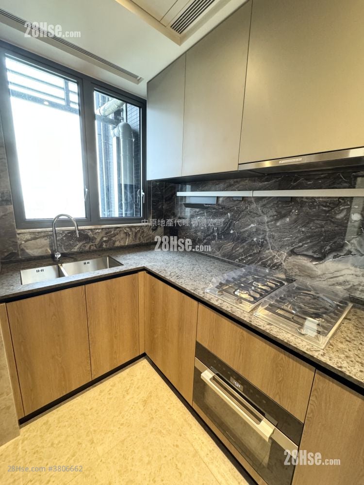 In One Rental 2 Bedrooms , 1 Bathroom 522 ft²