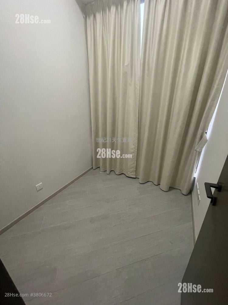 The Royale Rental 2 Bedrooms , 1 Bathroom 406 ft²