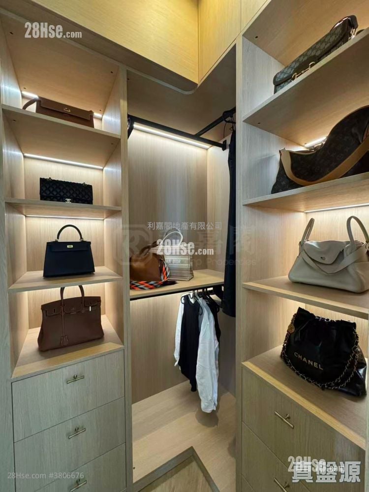 Monterey Sell 4 Bedrooms , 4 Bathrooms 1,123 ft²