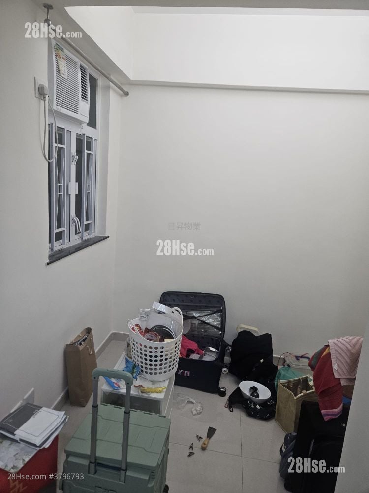 Lai Wan Building Sell 3 Bedrooms , 3 Bathrooms