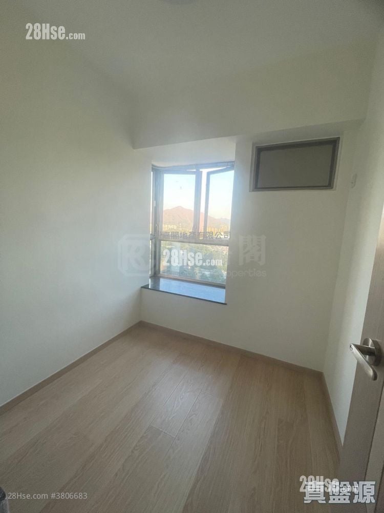 Yoho Town Sell 3 Bedrooms 516 ft²