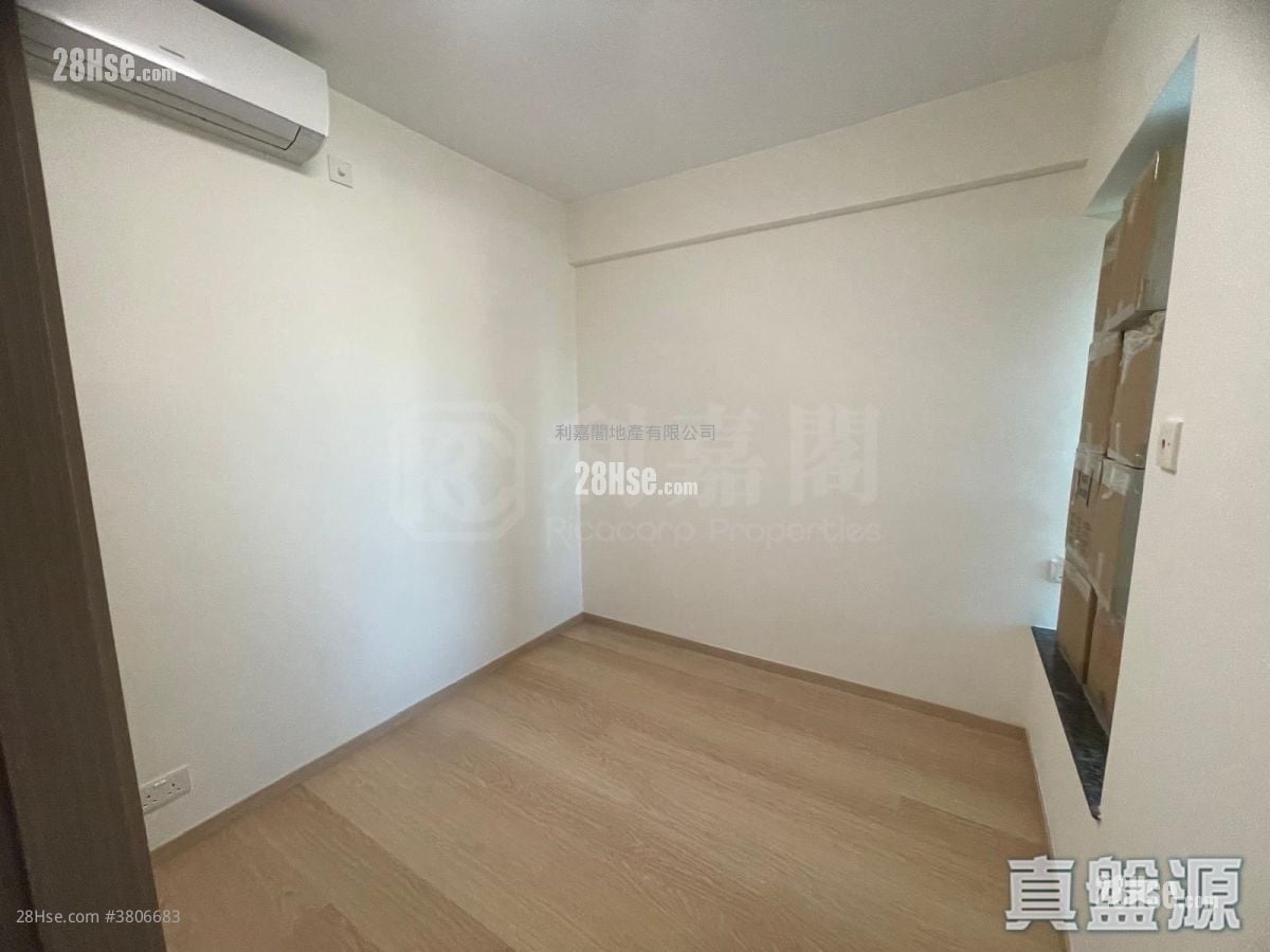 Yoho Town Sell 3 Bedrooms 516 ft²