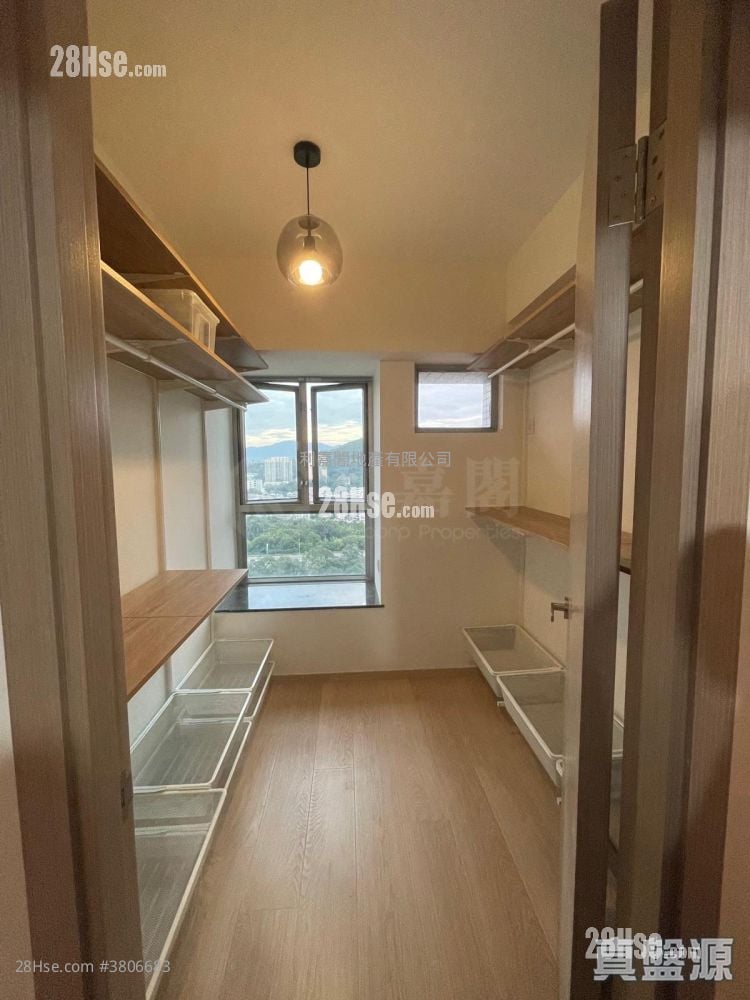 Yoho Town Sell 3 Bedrooms 516 ft²