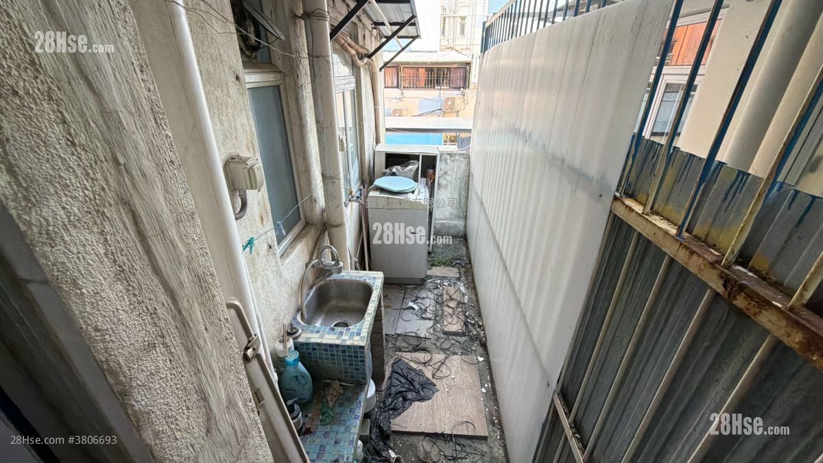 Hing Fook Building Sell 1 Bedroom , 1 Bathroom 335 ft²