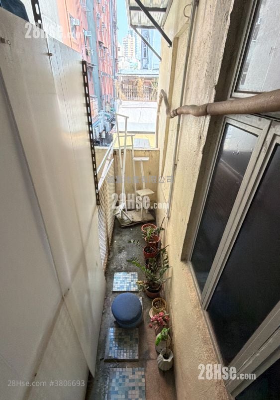 Hing Fook Building Sell 1 Bedroom , 1 Bathroom 335 ft²