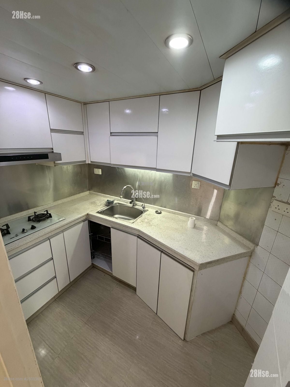 Kingswood Villas Rental 2 Bedrooms , 1 Bathroom 449 ft²