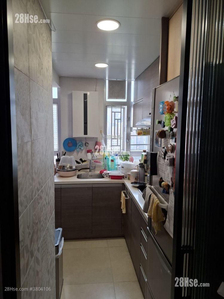 Lung Poon Court Sell 2 Bedrooms 426 ft²