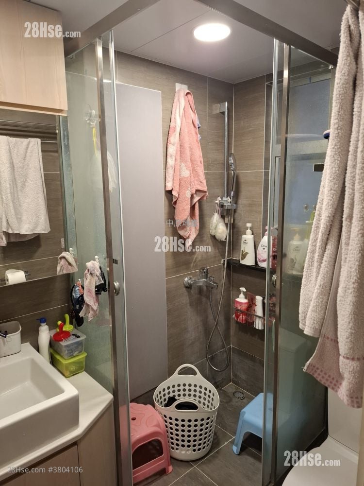 Lung Poon Court Sell 2 Bedrooms 426 ft²