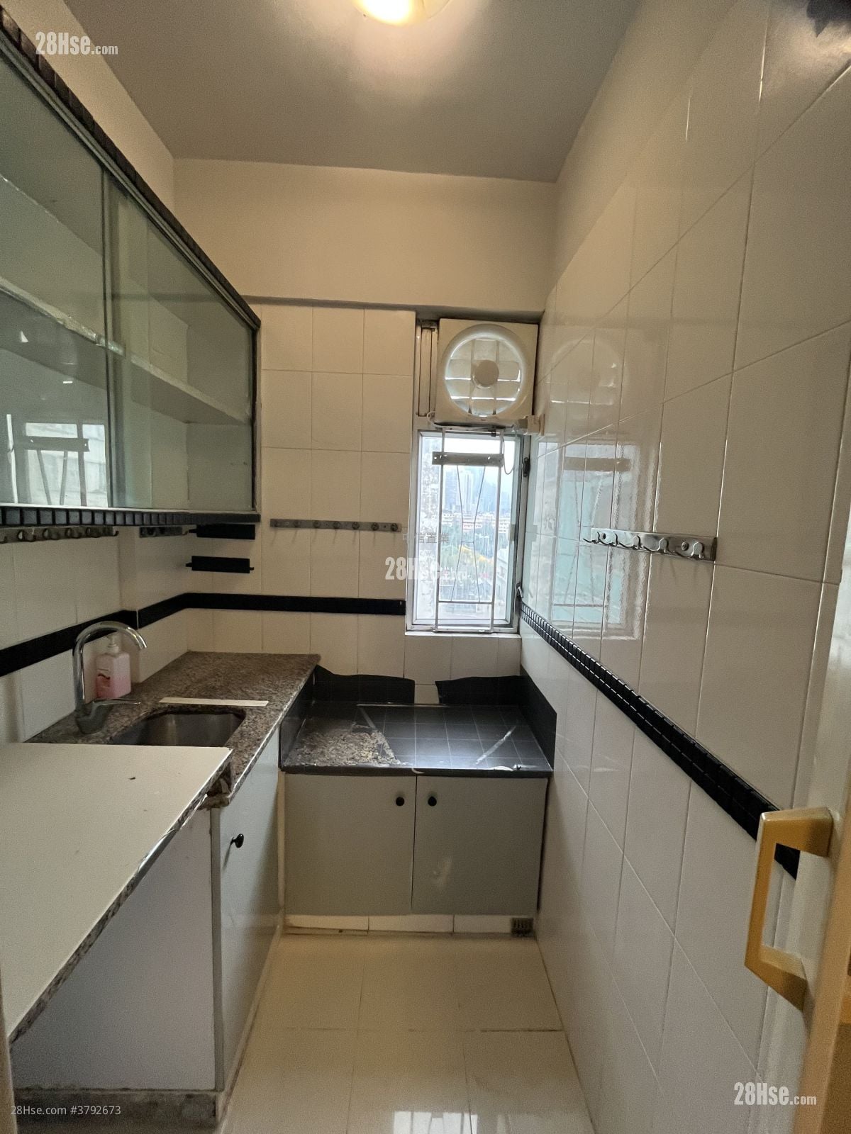 益富大厦 租盘 2 房 , 1 浴室 287 平方尺