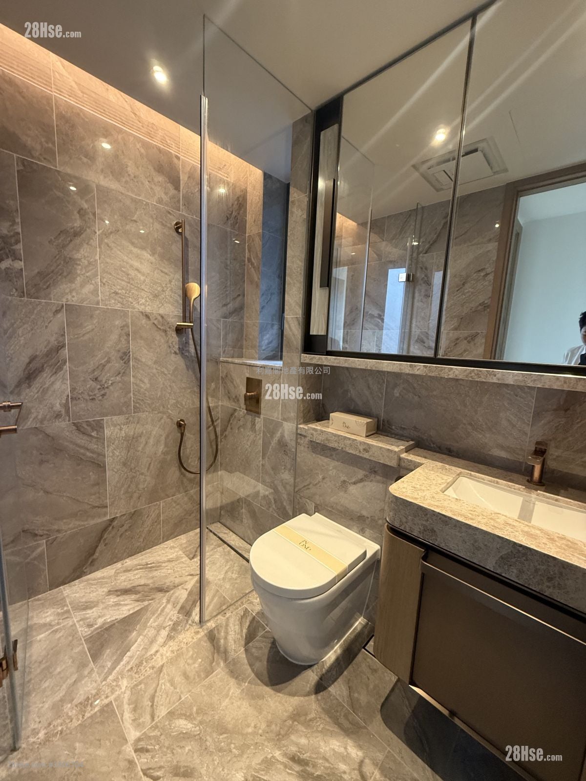 In One Sell 3 Bedrooms 941 ft²