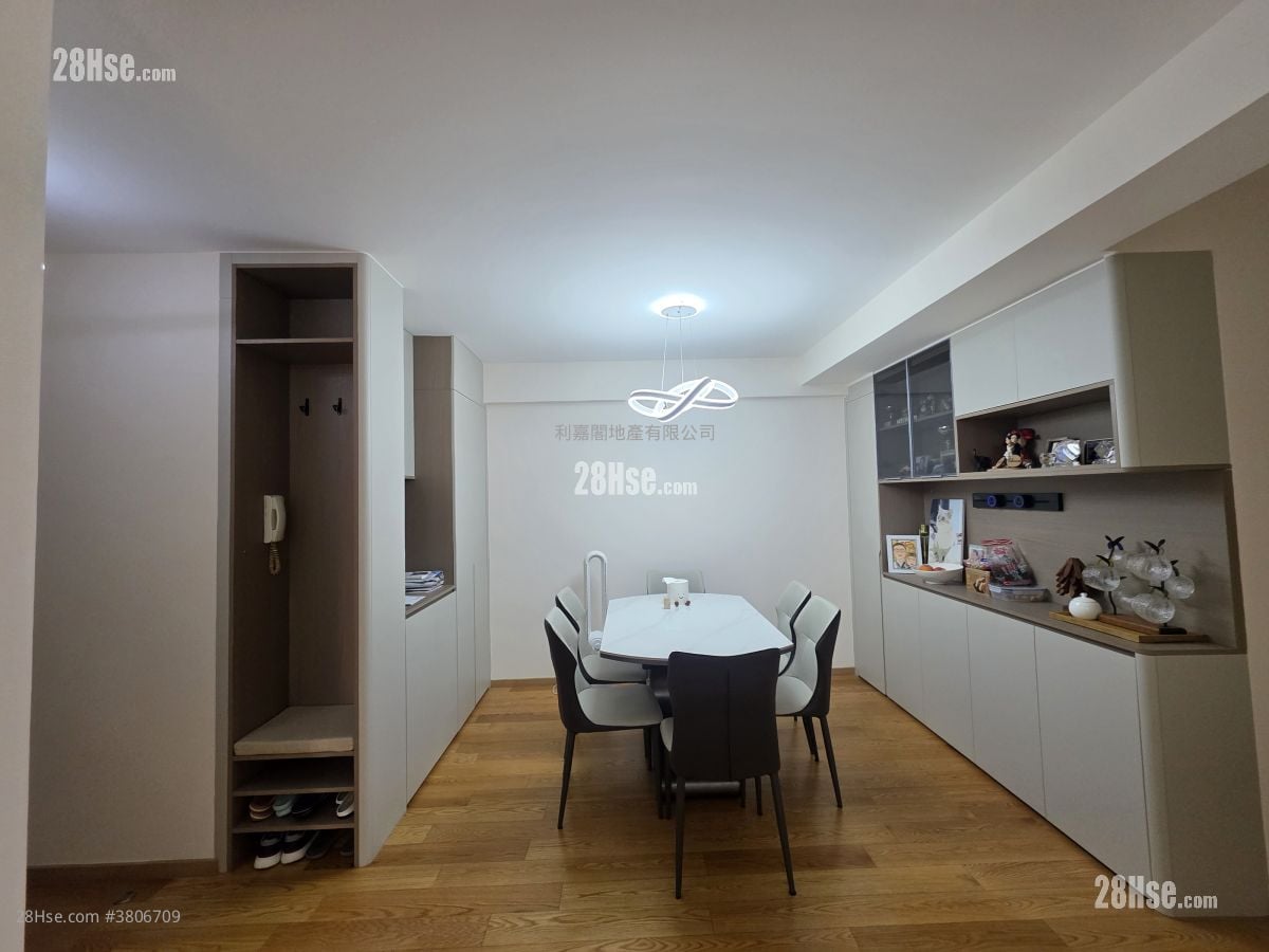 Mei Foo Sun Chuen Sell 3 Bedrooms , 2 Bathrooms 941 ft²