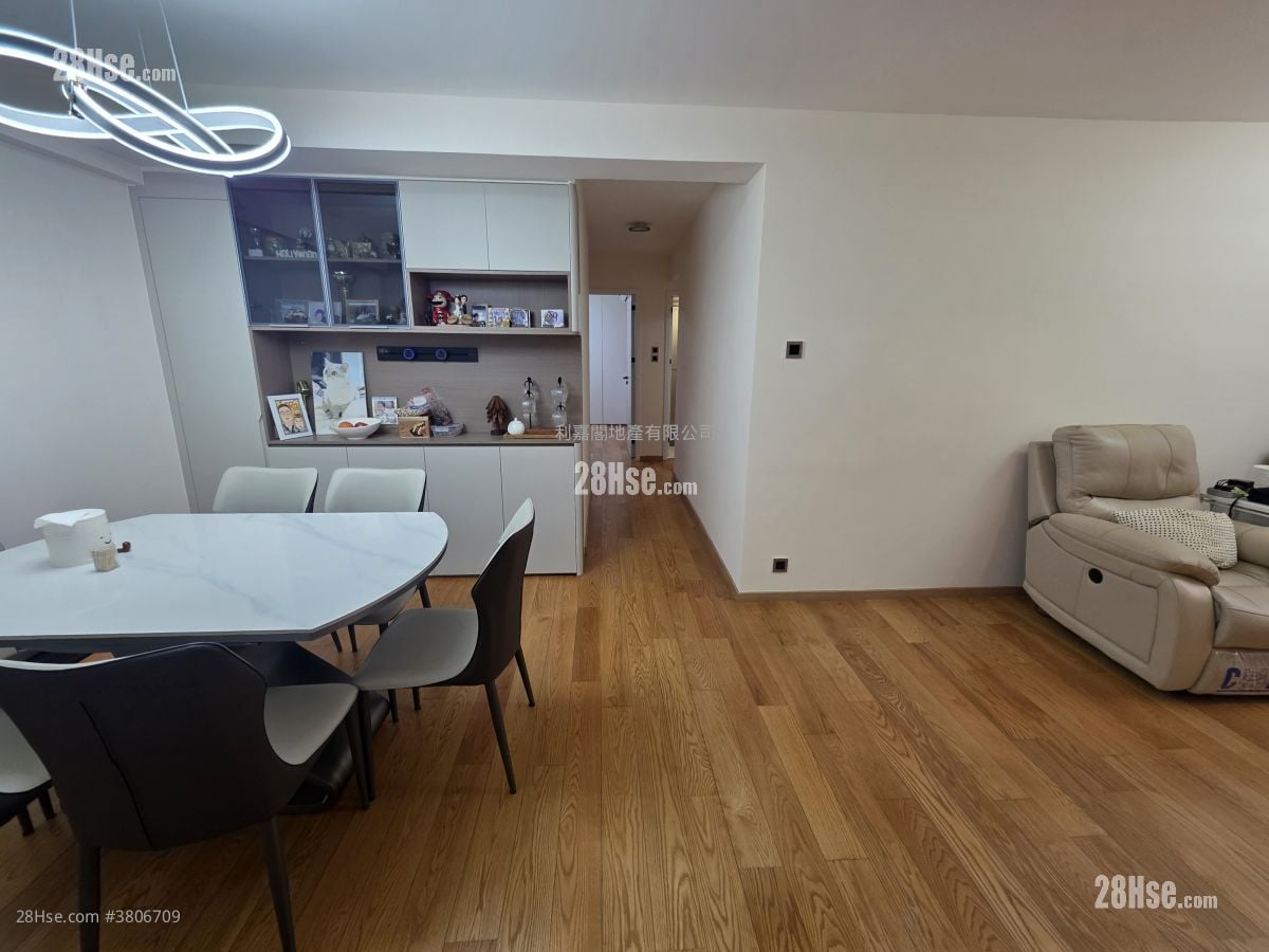 Mei Foo Sun Chuen Sell 3 Bedrooms , 2 Bathrooms 941 ft²