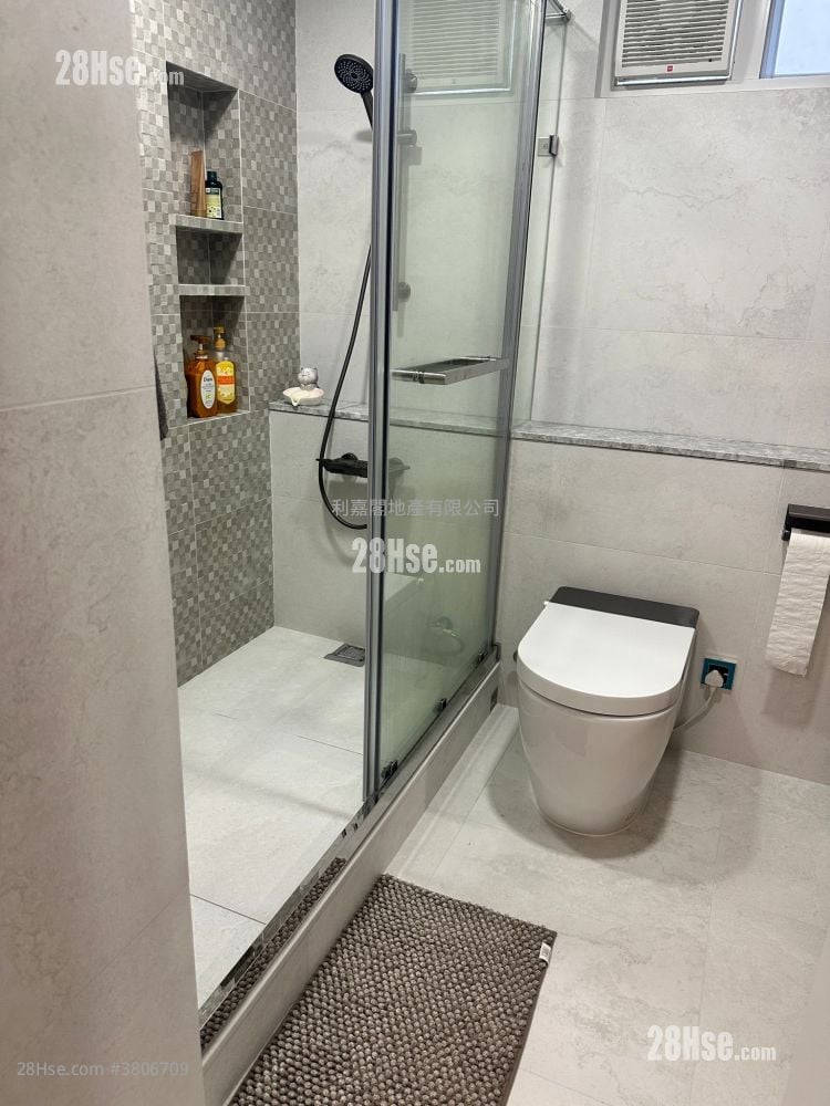 Mei Foo Sun Chuen Sell 3 Bedrooms , 2 Bathrooms 941 ft²