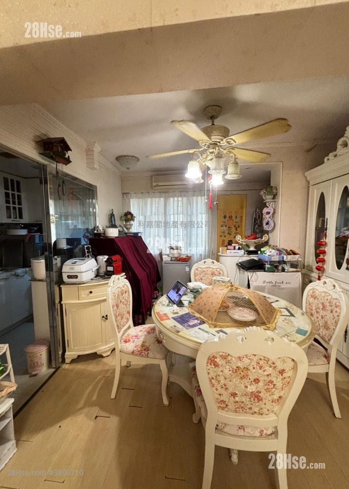 Mei Foo Sun Chuen Sell 3 Bedrooms , 2 Bathrooms 907 ft²