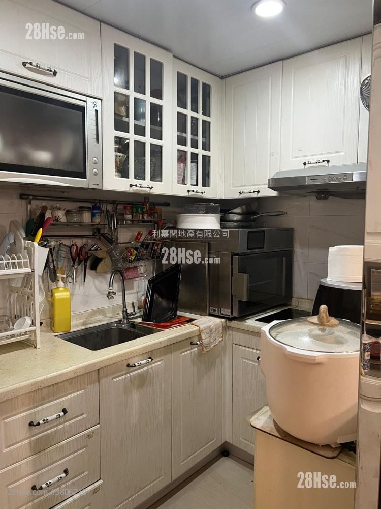 Mei Foo Sun Chuen Sell 3 Bedrooms , 2 Bathrooms 907 ft²