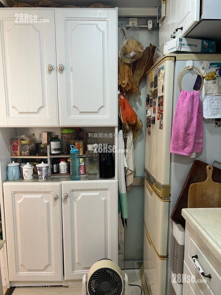 Mei Foo Sun Chuen Sell 3 Bedrooms , 2 Bathrooms 907 ft²