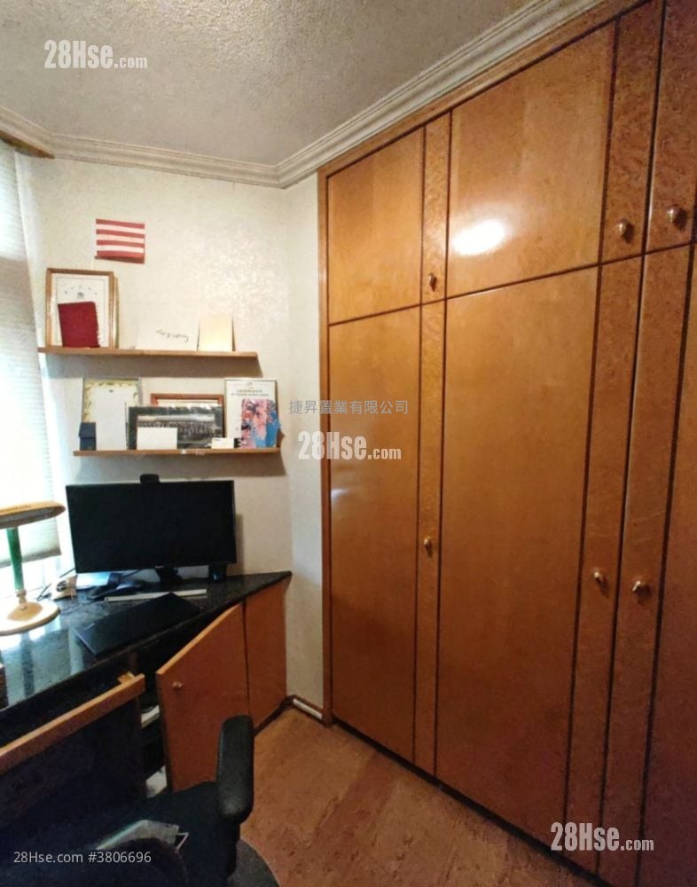 Whampoa Garden Sell 3 Bedrooms , 2 Bathrooms 639 ft²