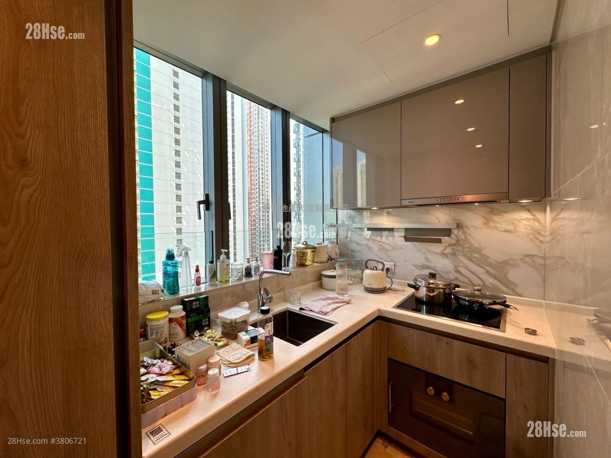 Grand Victoria Sell 2 Bedrooms 597 ft²