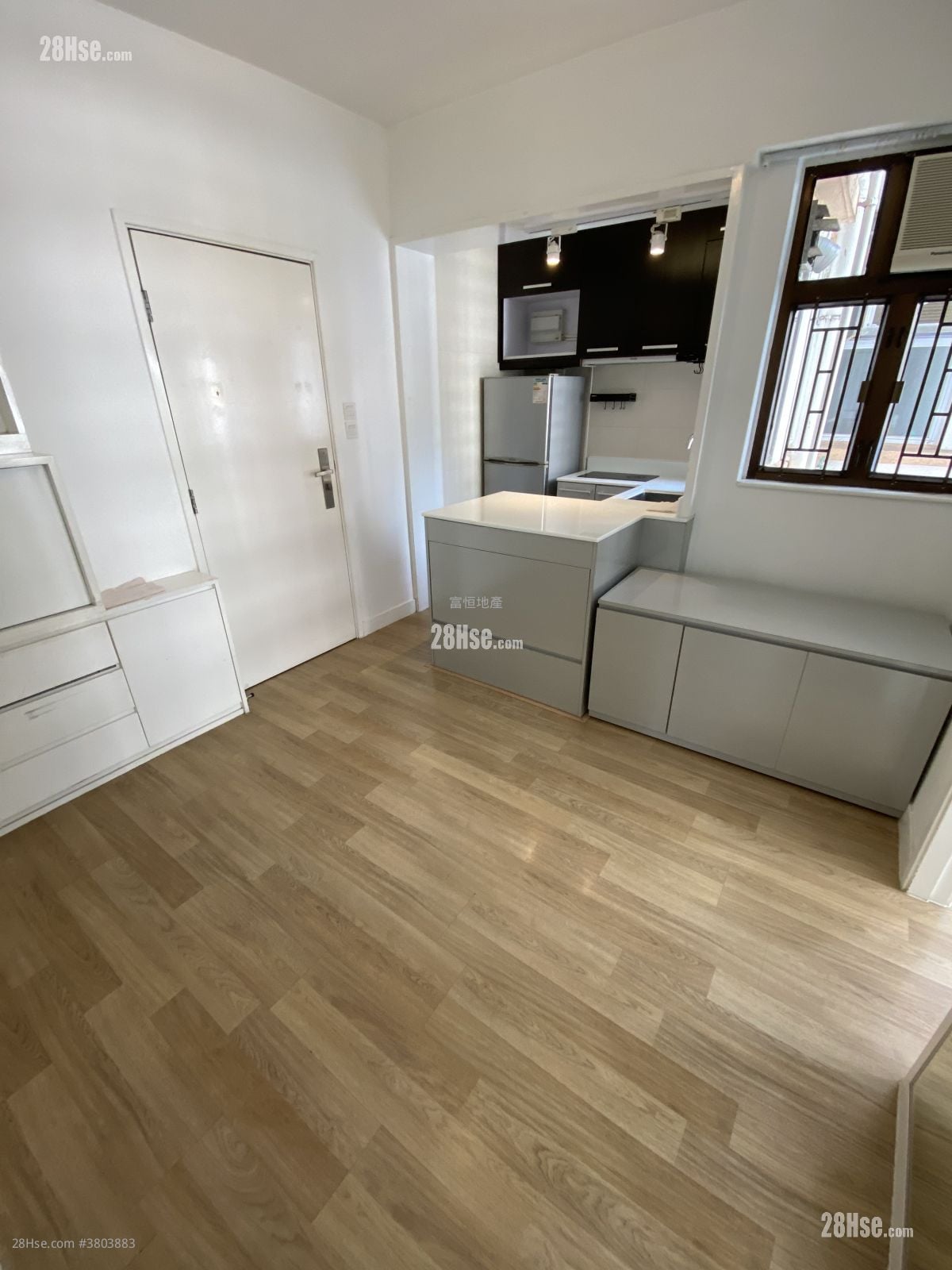 Fortune Building Sell 2 Bedrooms , 1 Bathroom 313 ft²