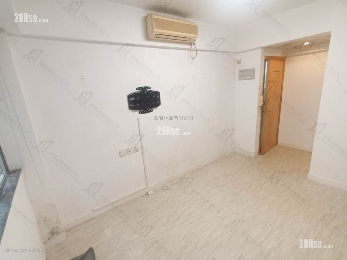 King's Court Sell 1 Bedroom , 1 Bathroom 339 ft²