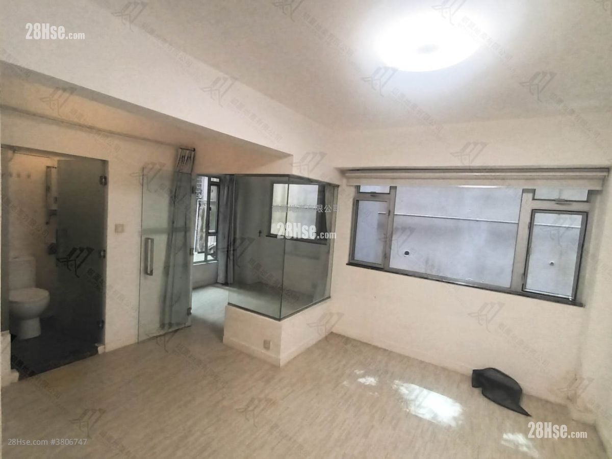 King's Court Sell 1 Bedroom , 1 Bathroom 339 ft²