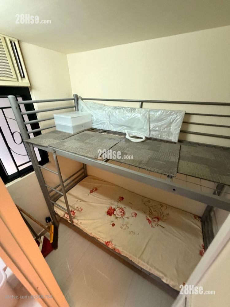 Kornhill Rental 4 Bedrooms , 2 Bathrooms 902 ft²