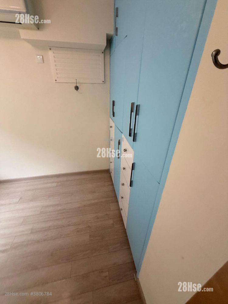 Kornhill Rental 4 Bedrooms , 2 Bathrooms 902 ft²