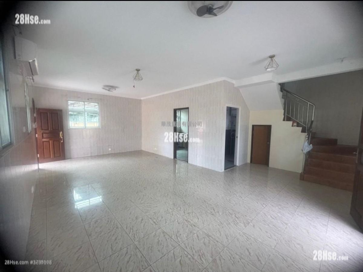 村屋 租盘 4 房 , 2 浴室 1,200 平方尺