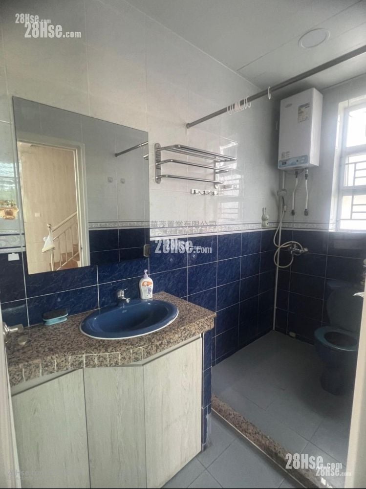 村屋 租盘 4 房 , 2 浴室 1,200 平方尺