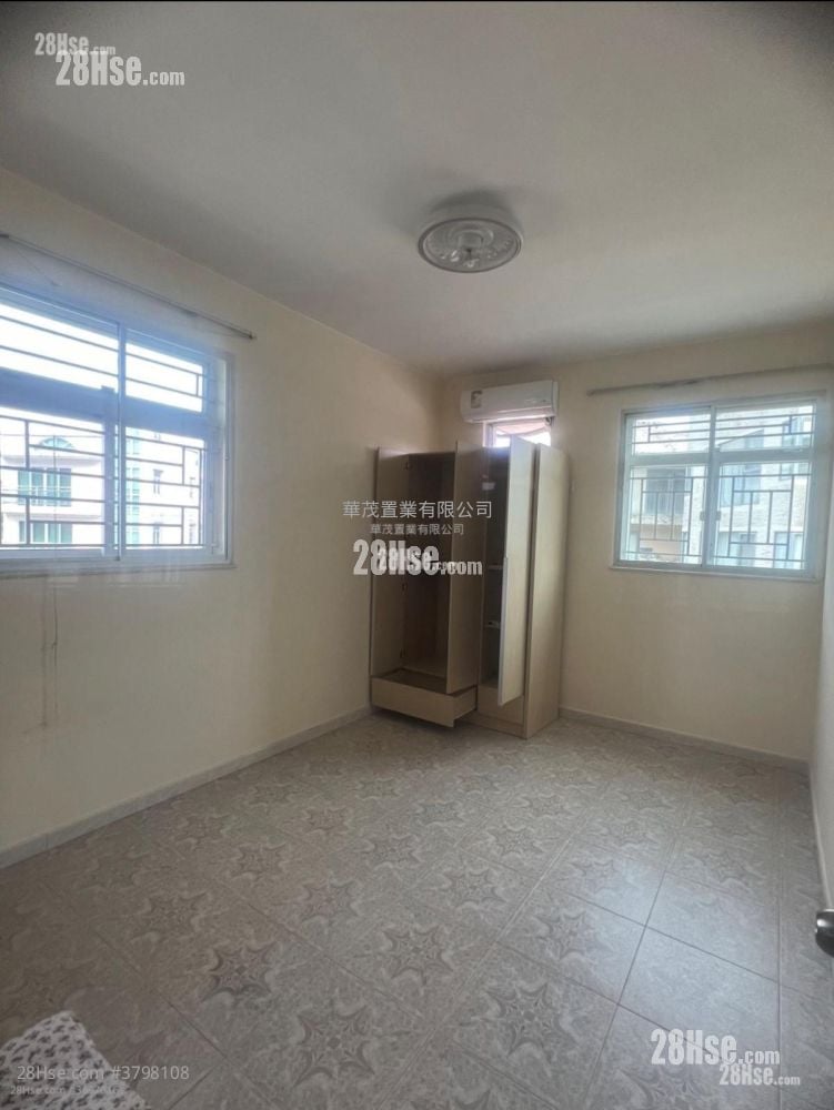 村屋 租盘 4 房 , 2 浴室 1,200 平方尺