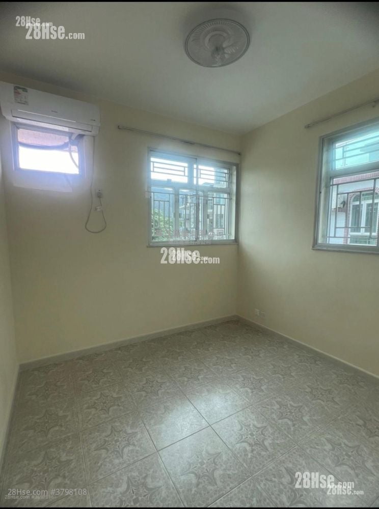 村屋 租盘 4 房 , 2 浴室 1,200 平方尺