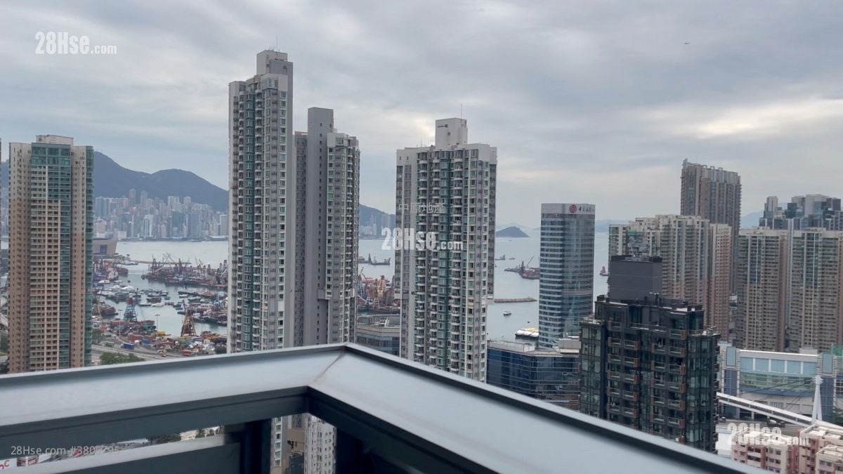 balcony: Park Summit Sell 3 Bedrooms , 2 Bathrooms 654 ft²