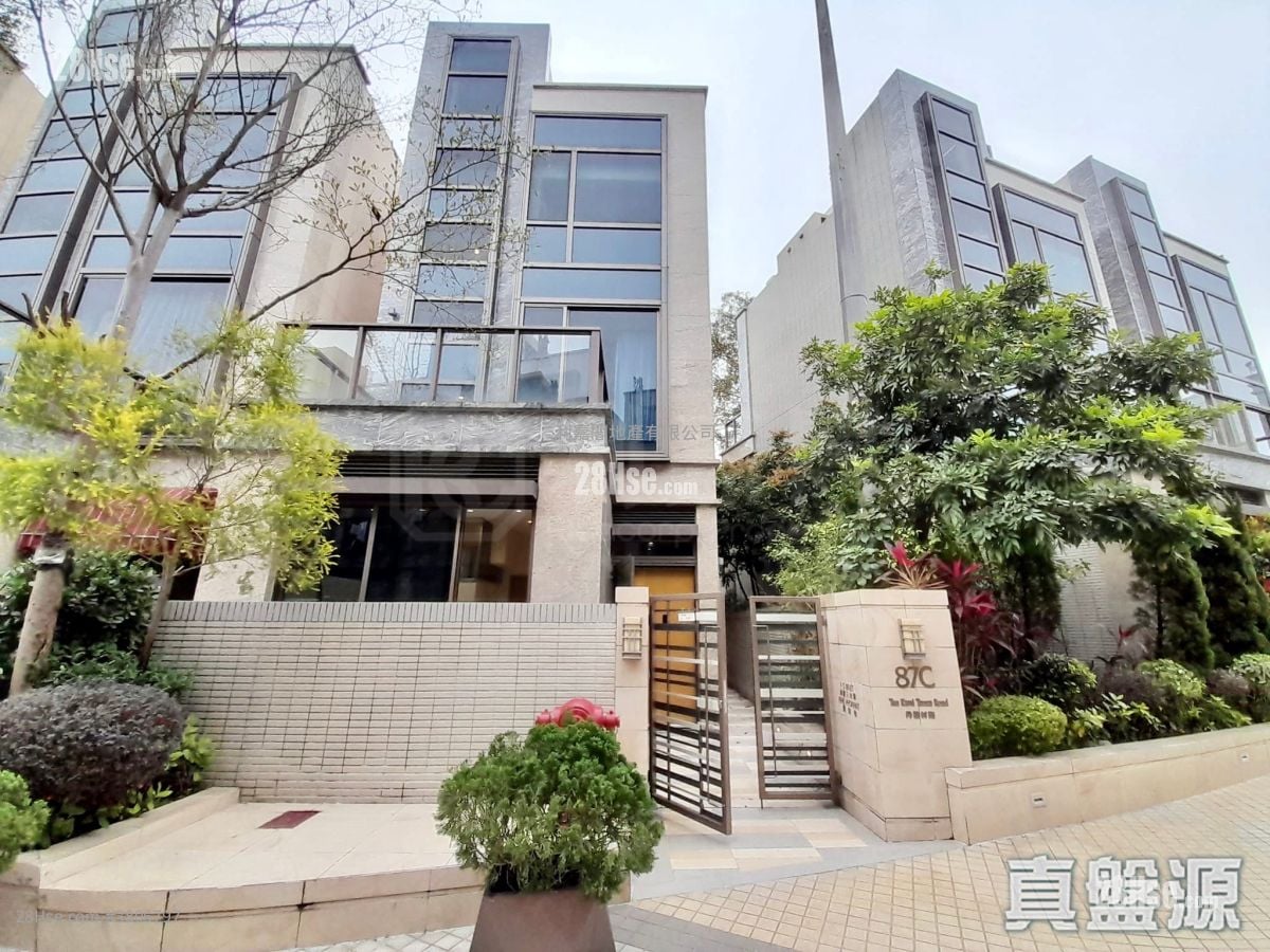 Domus Sell 3 Bedrooms 2,013 ft²