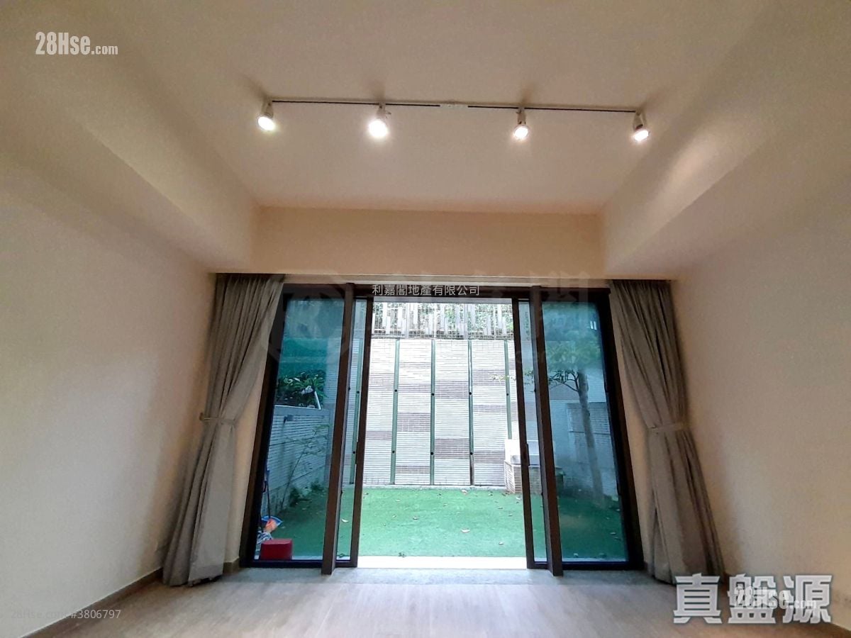 Domus Sell 3 Bedrooms 2,013 ft²