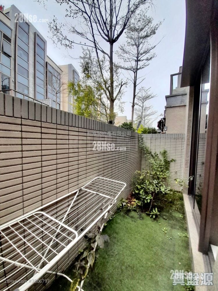 Domus Sell 3 Bedrooms 2,013 ft²