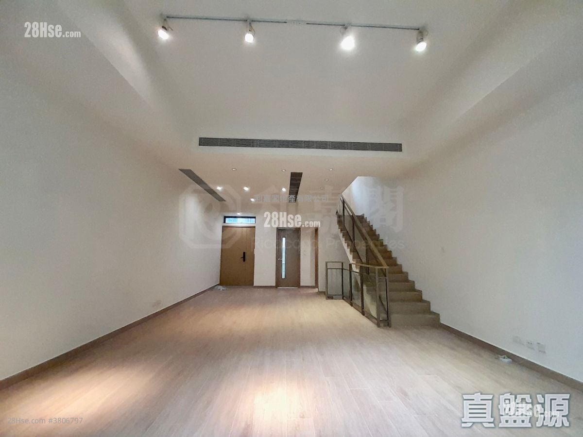 Domus Sell 3 Bedrooms 2,013 ft²