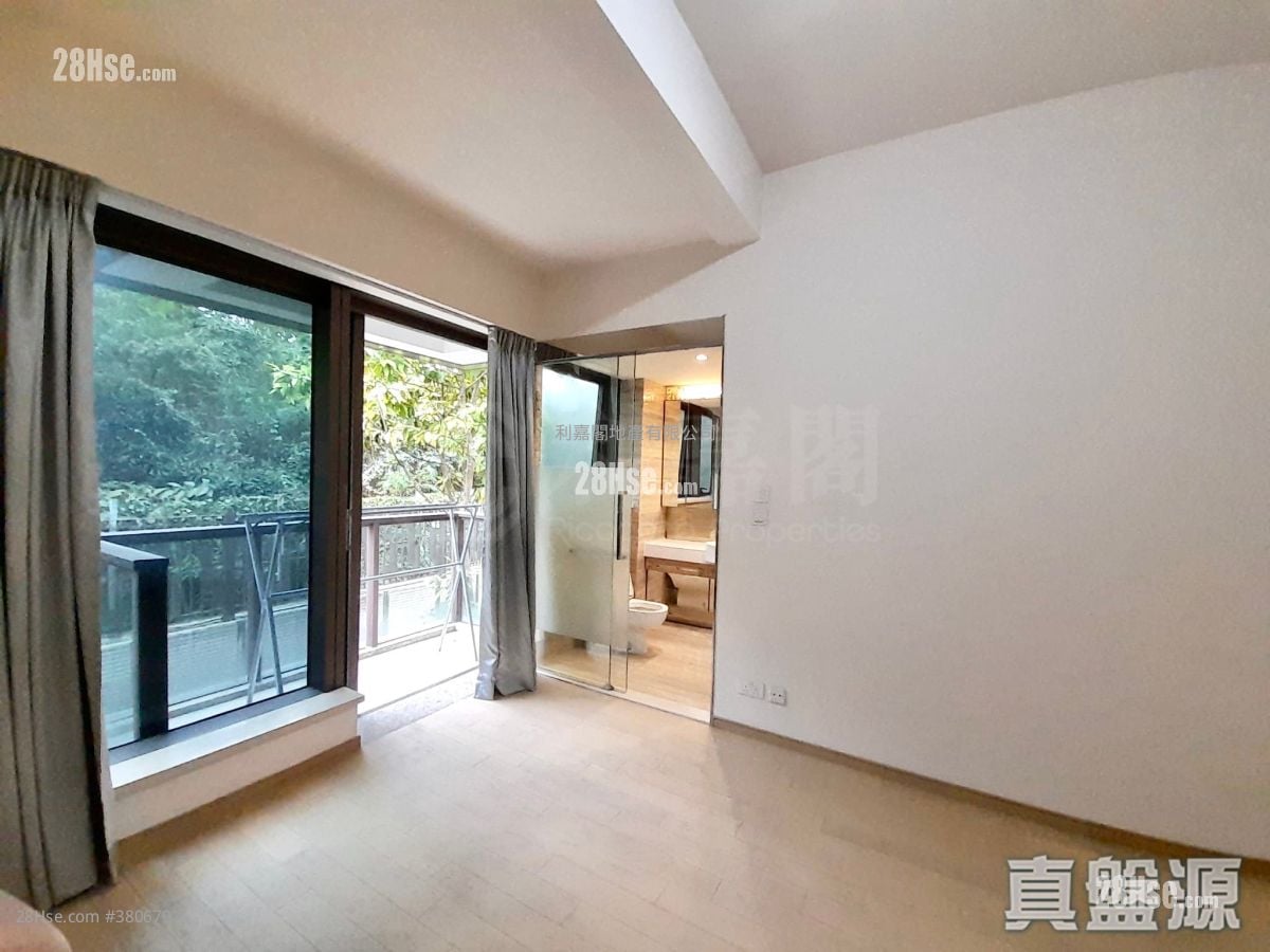 Domus Sell 3 Bedrooms 2,013 ft²