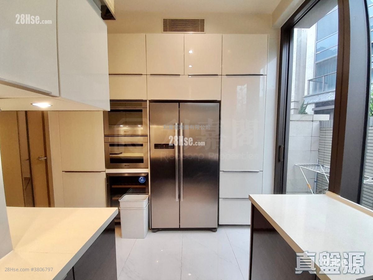 Domus Sell 3 Bedrooms 2,013 ft²