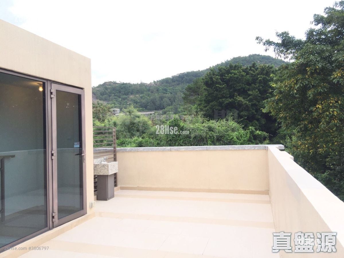 Domus Sell 3 Bedrooms 2,013 ft²