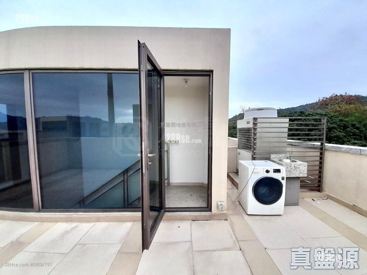 Domus Sell 3 Bedrooms 2,013 ft²