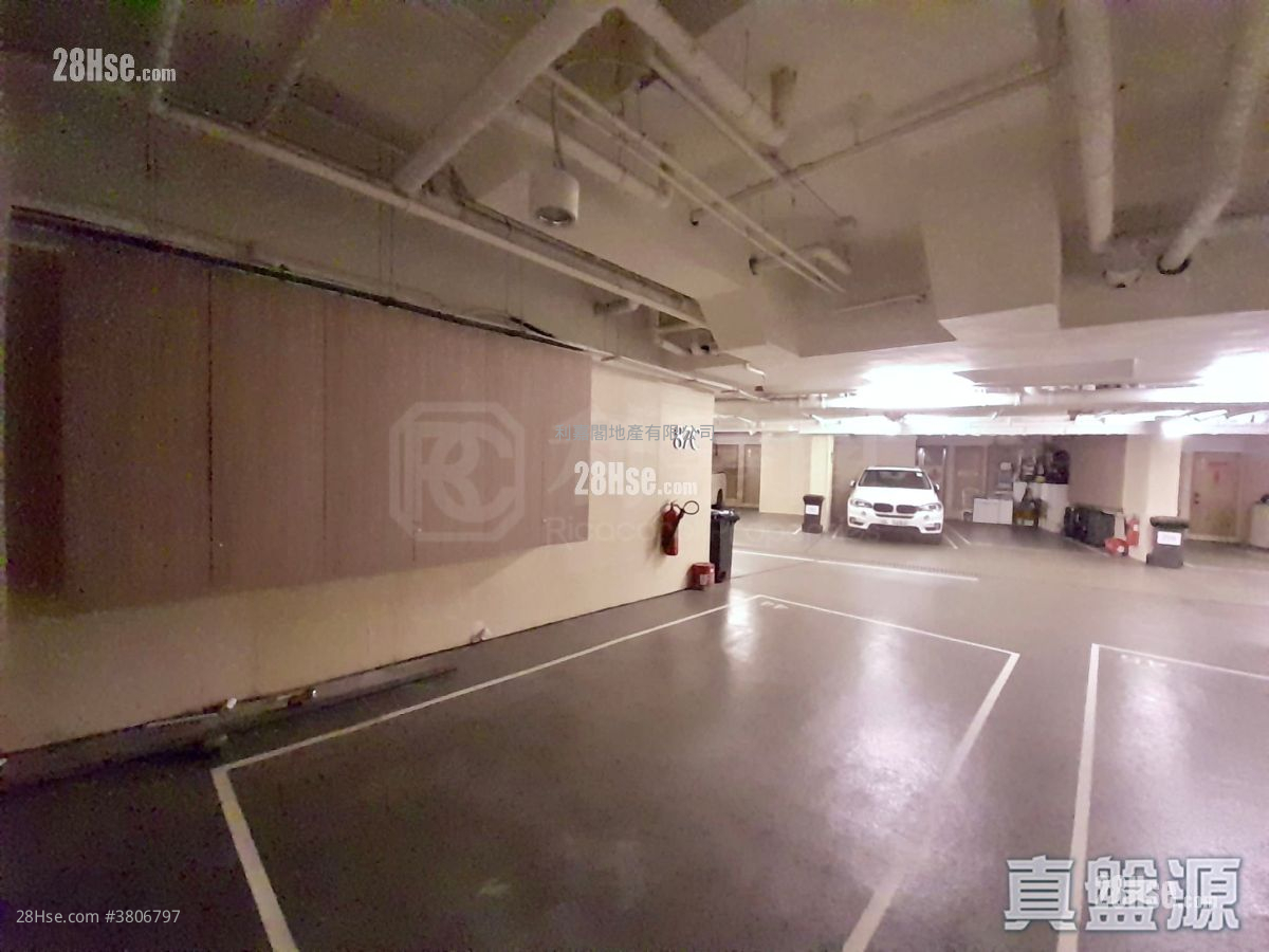 Domus Sell 3 Bedrooms 2,013 ft²