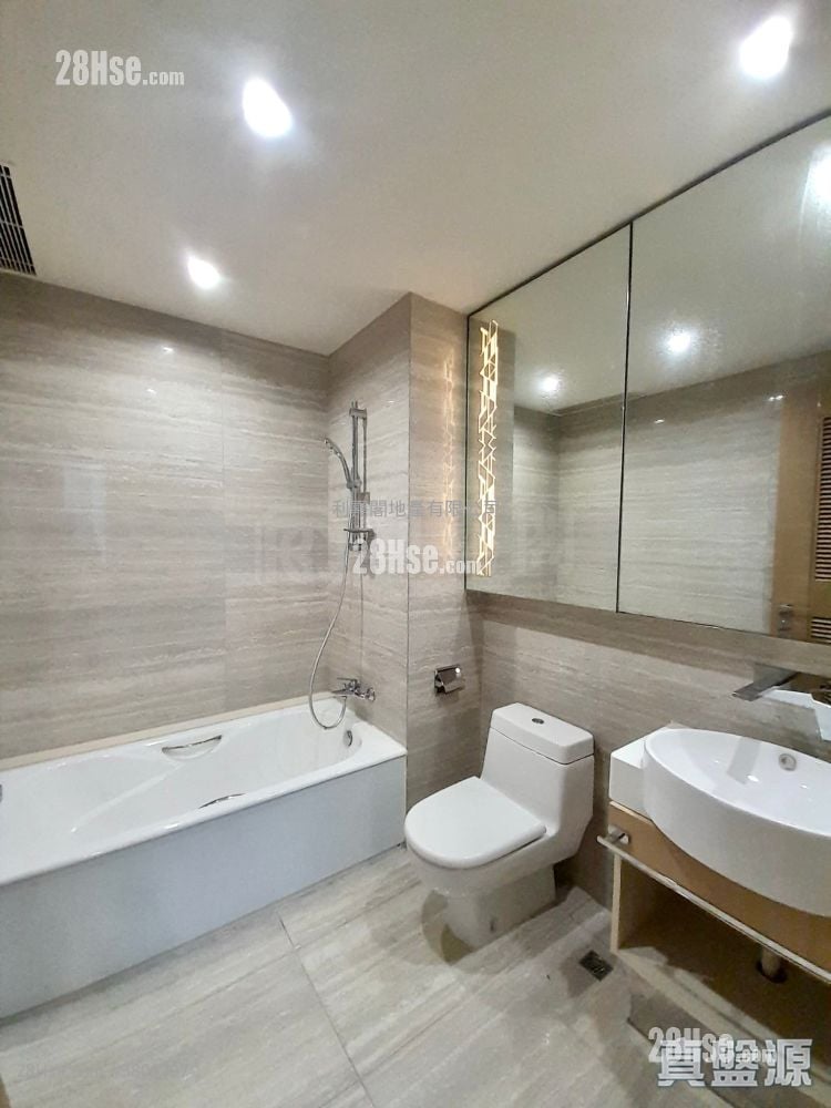 Domus Sell 3 Bedrooms 2,013 ft²