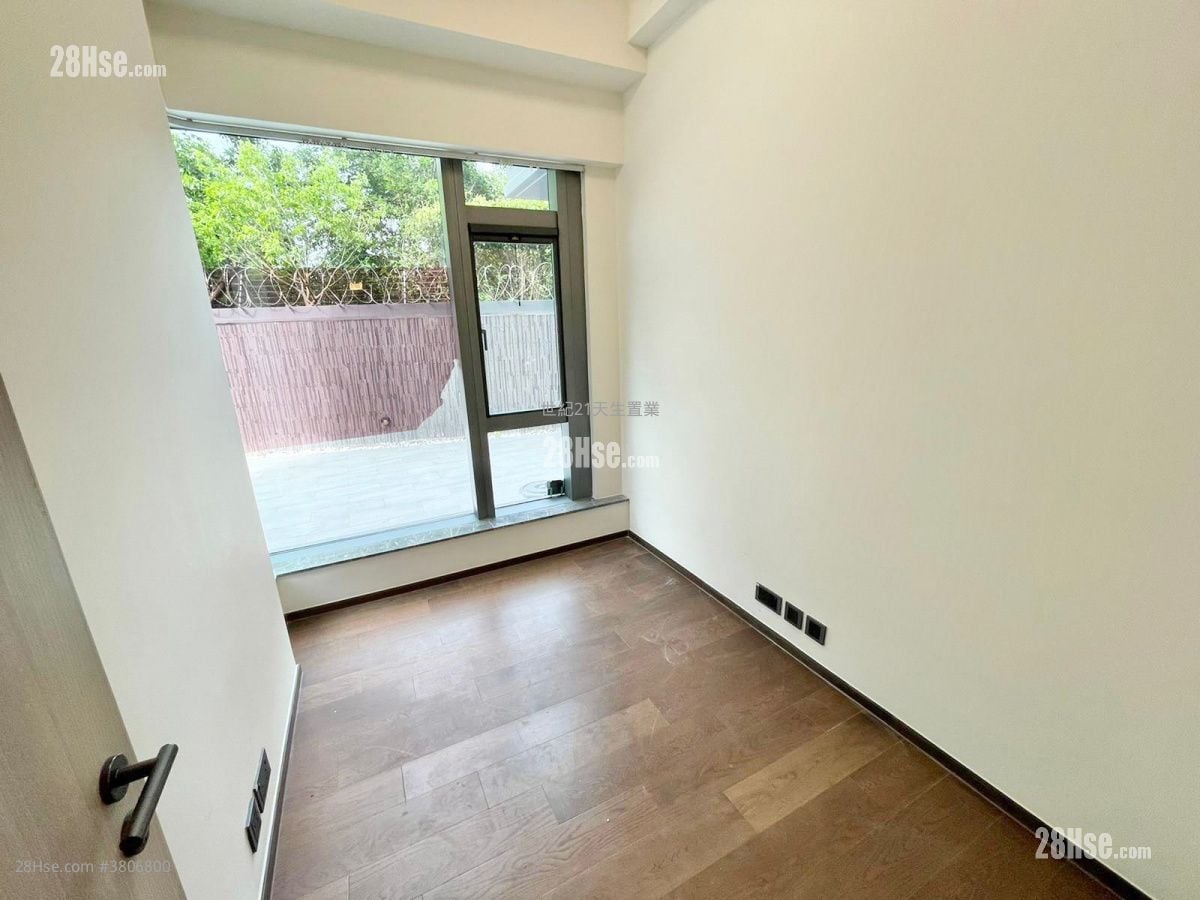 Le Pont Sell 3 Bedrooms , 2 Bathrooms 737 ft²