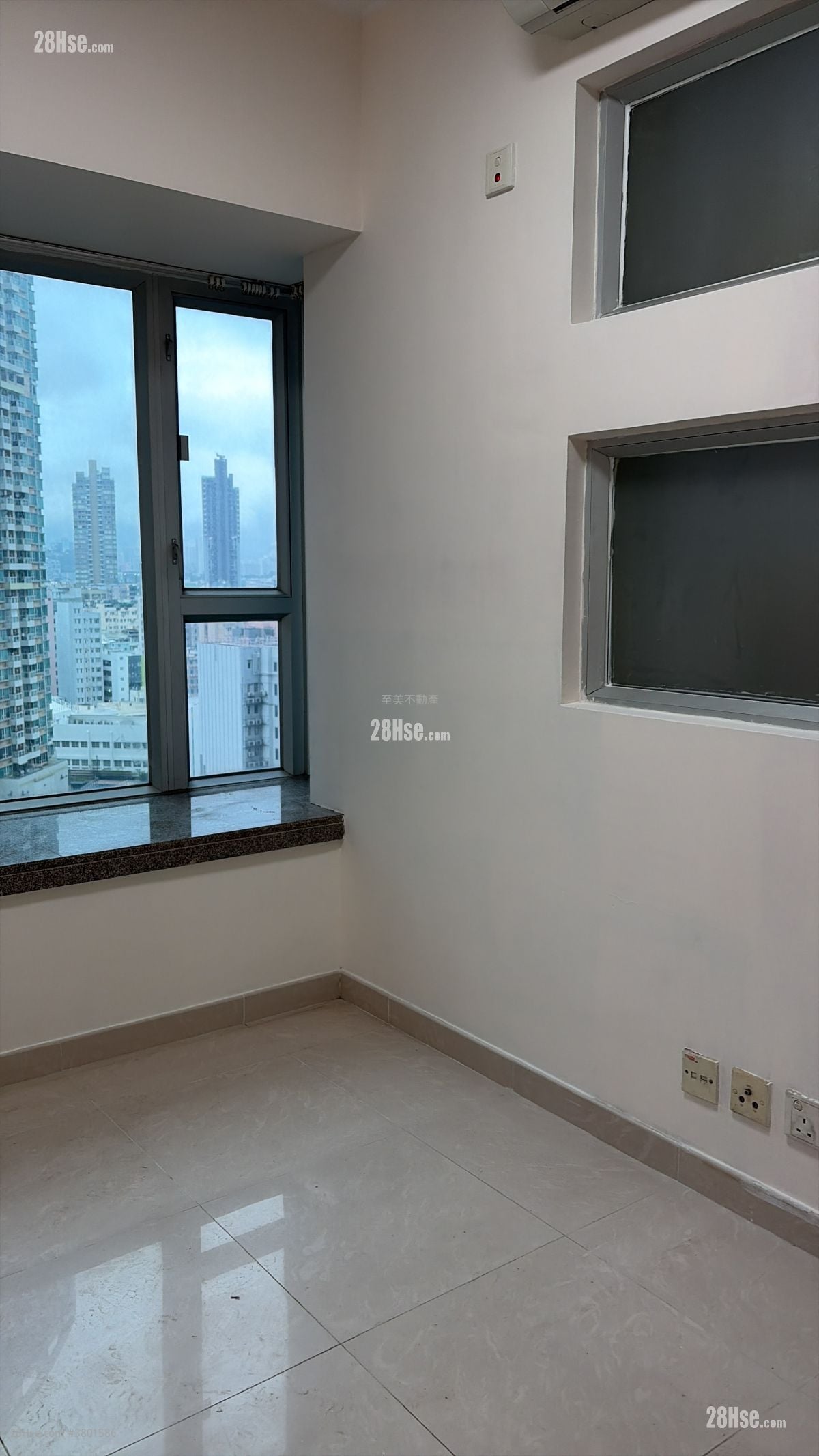 Metro Harbour View Rental 2 Bedrooms , 1 Bathroom 347 ft²
