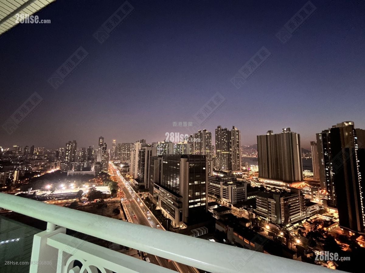 The Sparkle Sell 3 Bedrooms , 2 Bathrooms 670 ft²