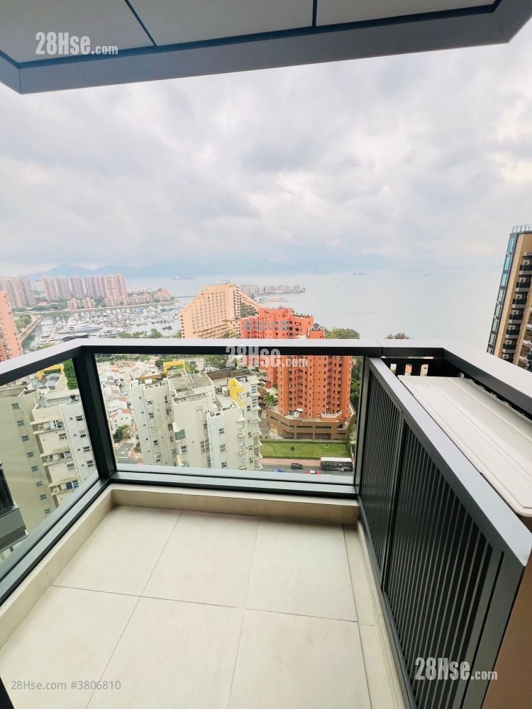 Gold Coast Bay Rental 2 Bedrooms , 1 Bathroom 447 ft²